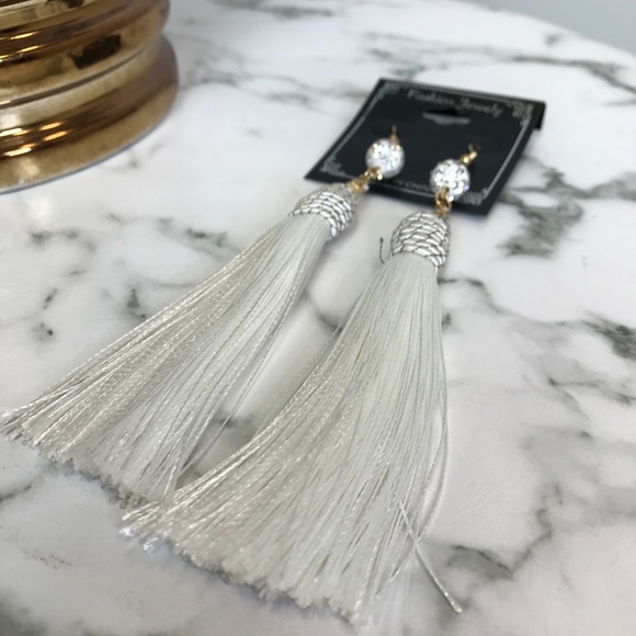 ‼️ White Thread Tassel Drop Earrings Rhinestones - Picture 4 of 5